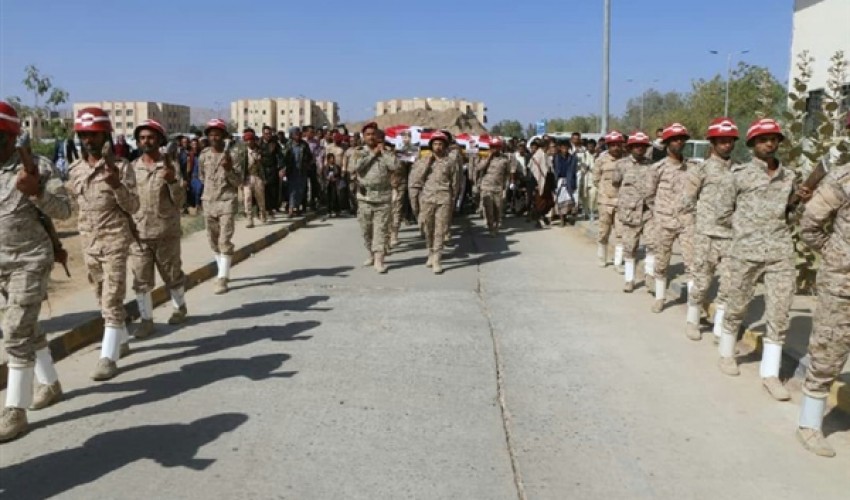 بينهم 5 ضابط ... مقتل « 46 » جنديا من قوات هادي في مأرب والمعارك الآن على اشدها ( اسم + رتبه)