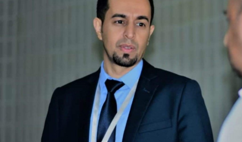 عاجل | مسؤول حكومي في صنعاء ينشر رسالة مؤثره عقب قرار إقالته من منصبه .. من هو وماذا قال ..؟! ( اسم + صورة)