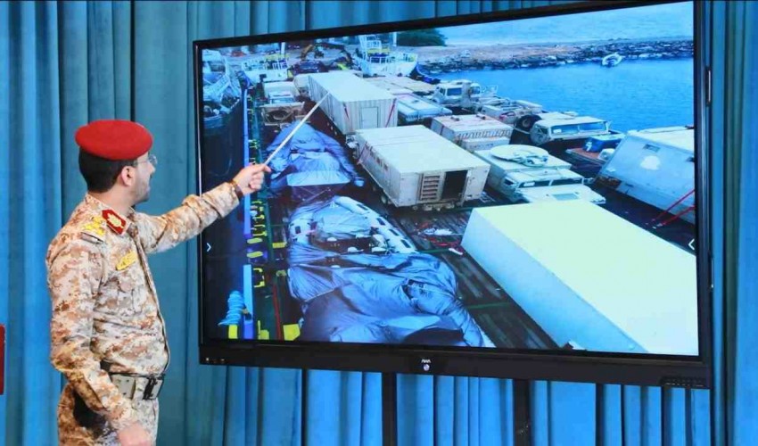 عاجل | المتحدث العسكري للحوثيين يعرض صورا لحمولة السفينة الإماراتية التي ضبطت اليوم( صور)